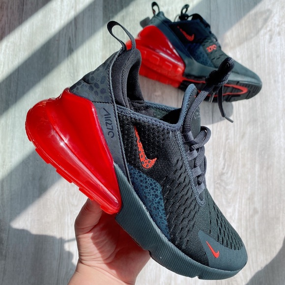 Nike Shoes - Nike Air max 270